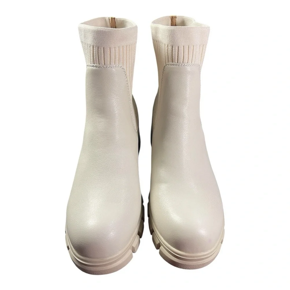 Hey Girl Ivory Lug Sole Ankle Boots – Size 10